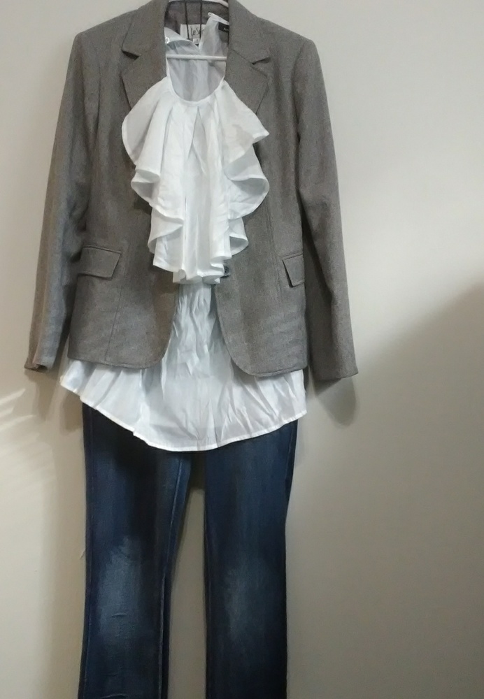 Blazer, Blouse, & Highwaist Jeans Size (16)